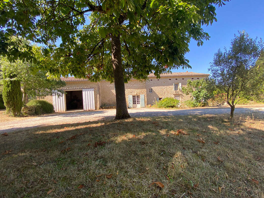 Propriété avec dépendances sur 2,5 ha - photo 8