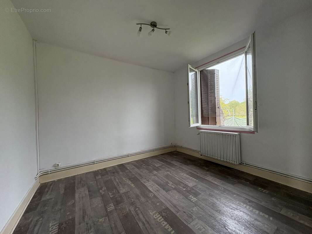 Maison à SAINT-YORRE