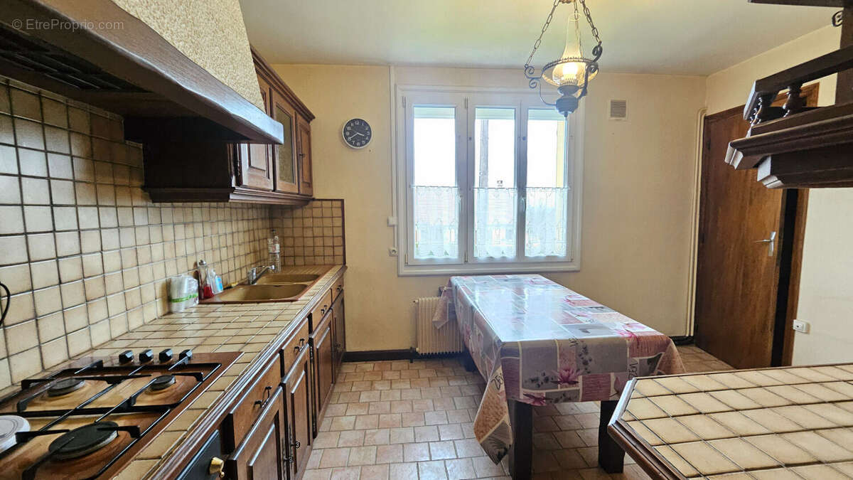 Maison à LACHAPELLE-AUX-POTS