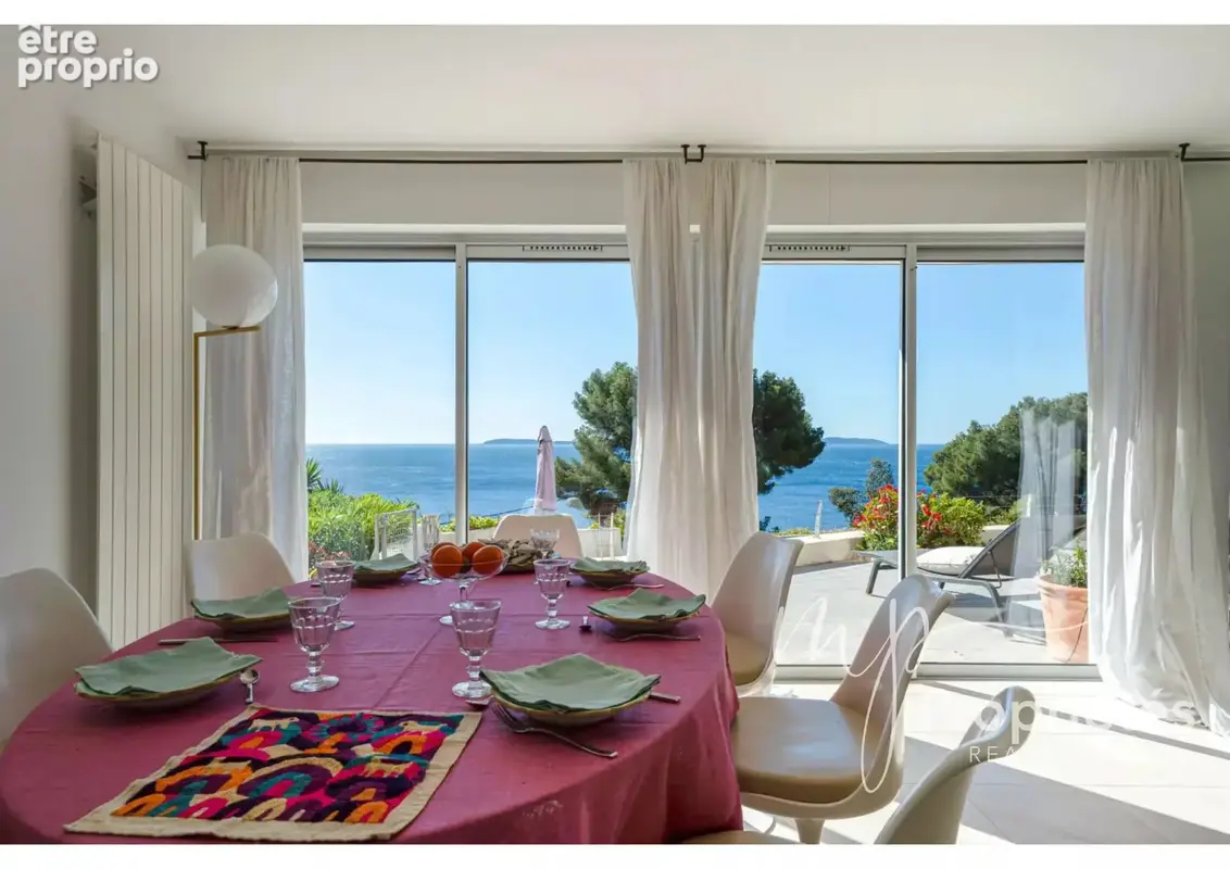 A VENDRE LE LAVANDOU AIGUEBELLE Charmante villa 192m² vue mer, piscine, garage - photo 7