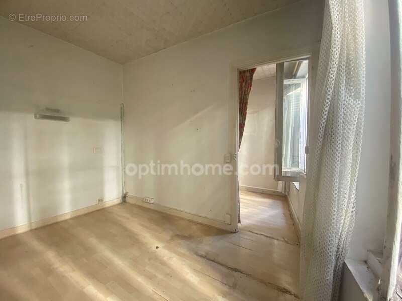 Belleville : 2 pièces de 22 m² à rénover – Fort potentiel ! - photo 7