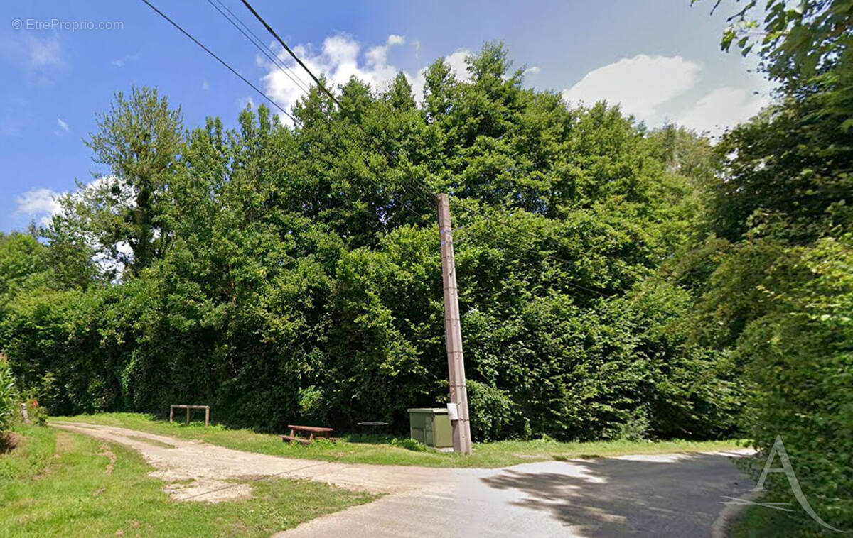 Terrain à CANNY-SUR-THERAIN