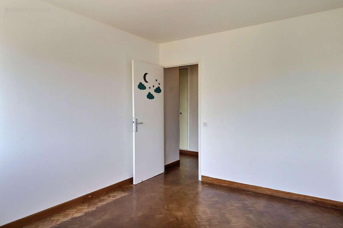 Grand T4---Grand Balcon---Loggia---Cave--- - photo 10