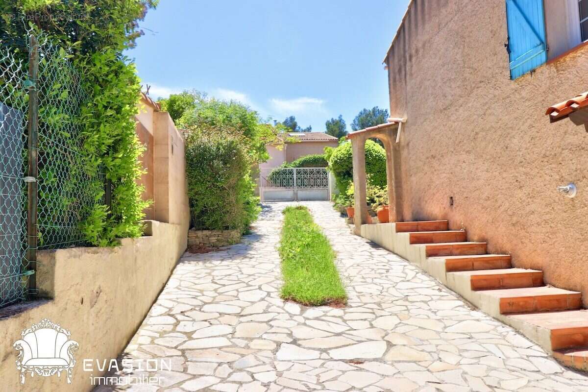Maison 140 m² à Carnoux-En-Provence  - photo 8
