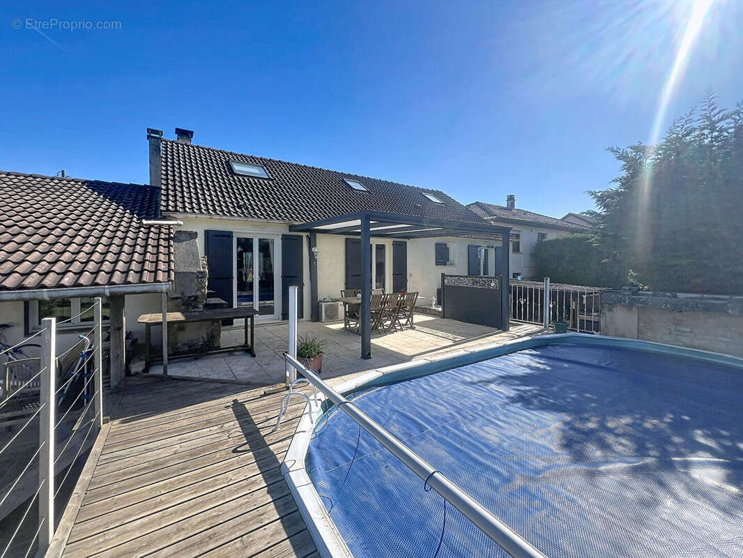 Maison à REZONVILLE