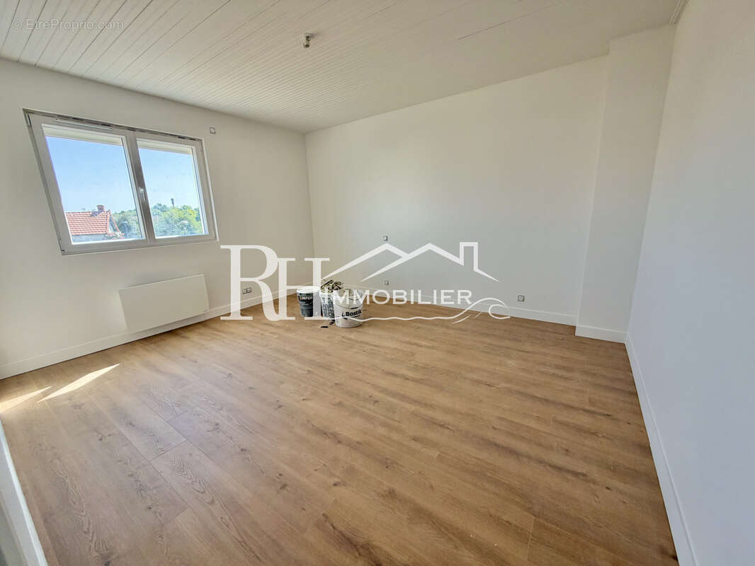 Rénové plein centre bourg - photo 7