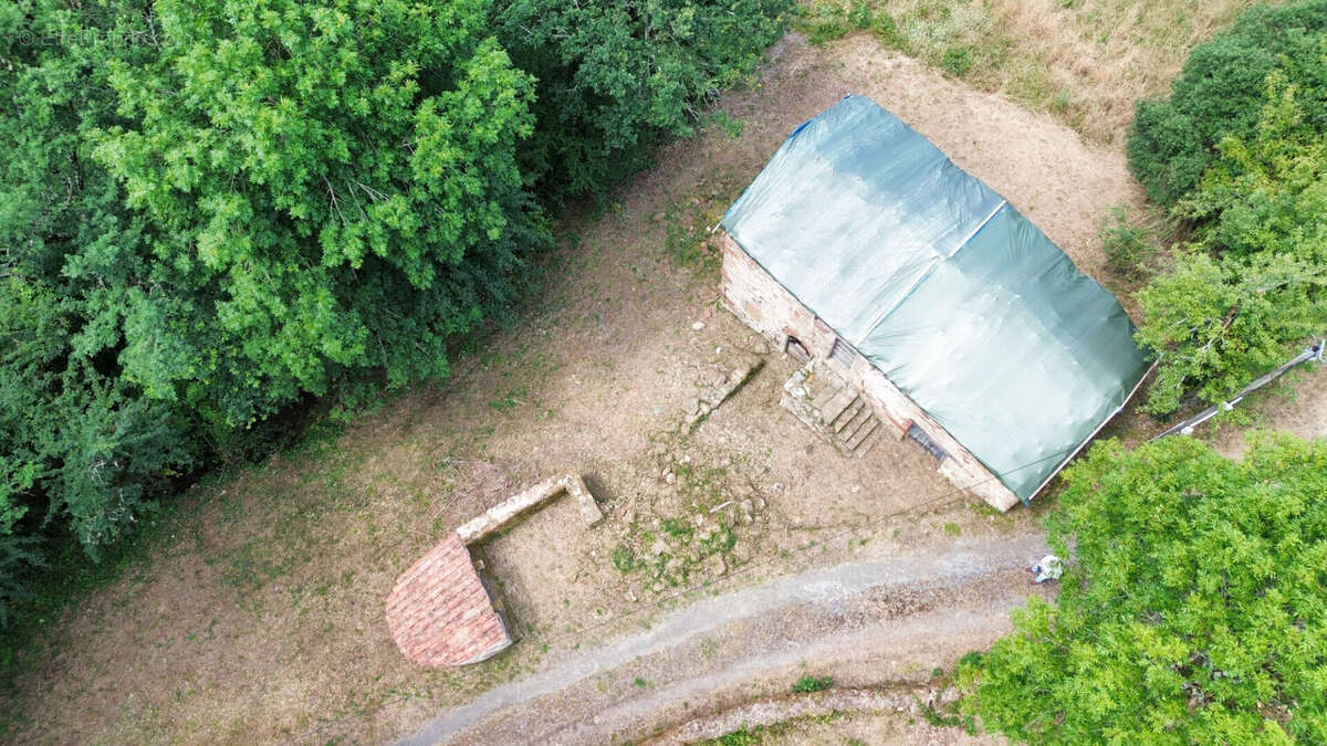 Petite bâtisse de charme à réhabiliter - photo 4