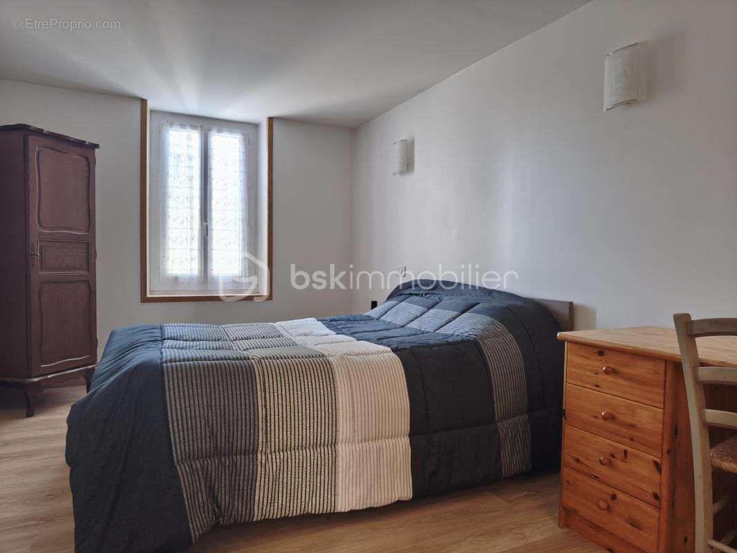 Maison trois chambres,  avec dépendances et terrain - photo 12