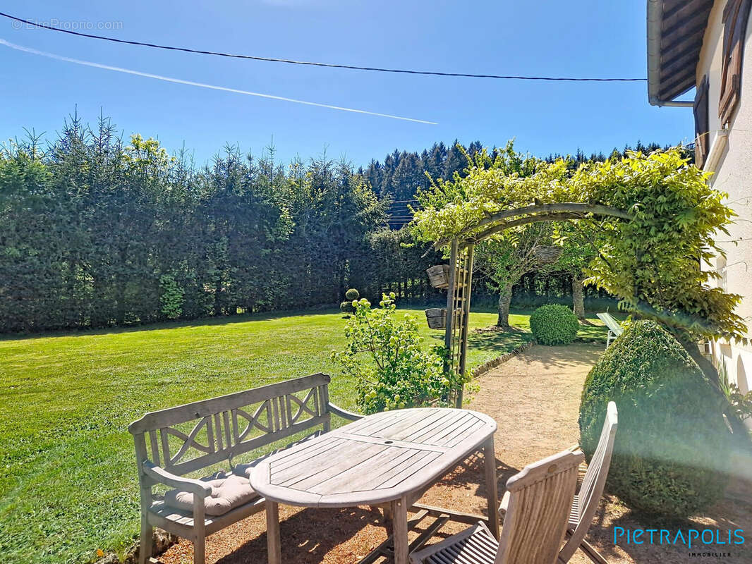Maison 94 m² à Saint-Just-D'avray  - photo 7