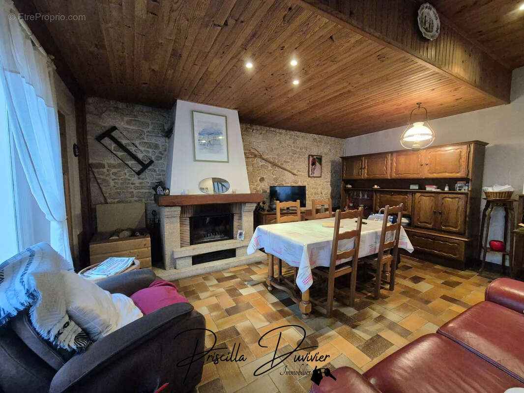 Maison à ANGY