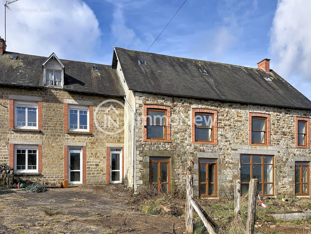Maison à SAINT-CLEMENT-RANCOUDRAY
