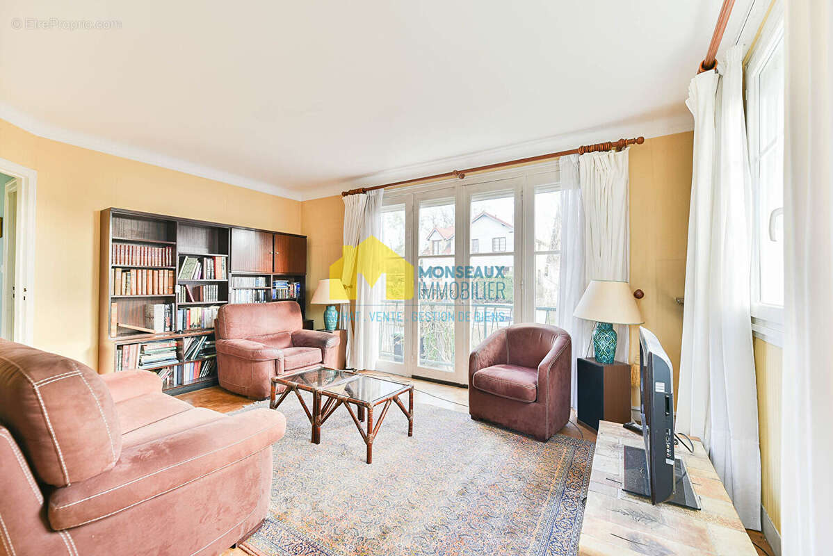 Maison à SAINTE-GENEVIEVE-DES-BOIS