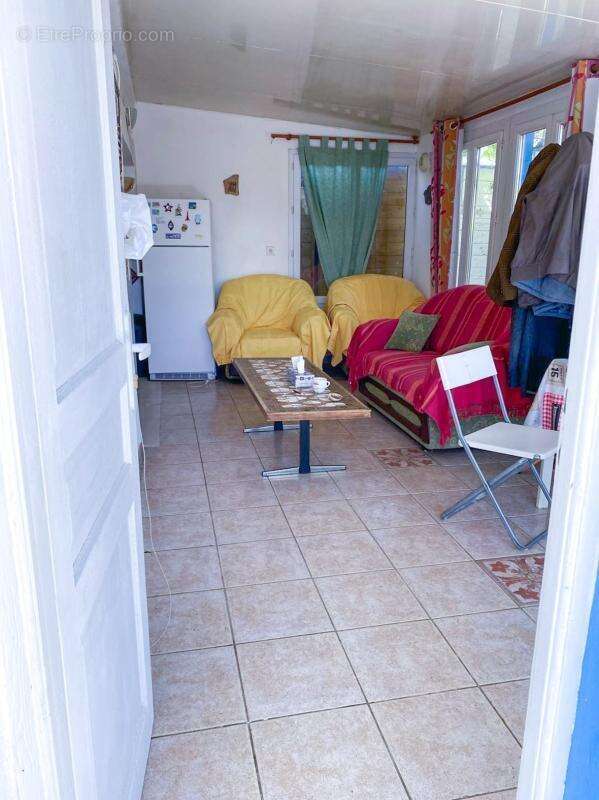 Maison à VIC-LA-GARDIOLE