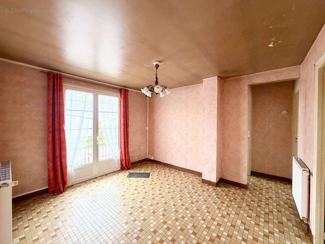 Maison à LOUAN-VILLEGRUIS-FONTAINE