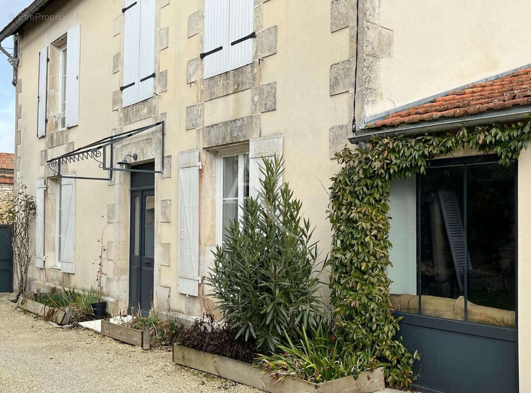 Maison à NEUVILLE-DE-POITOU