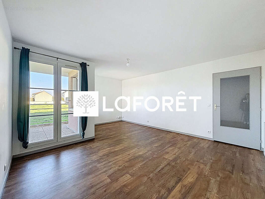 Appartement à MOISSY-CRAMAYEL