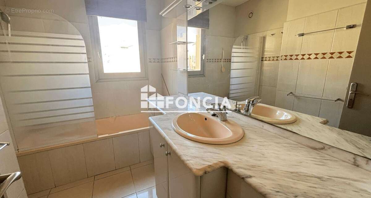 Perpignan proche centre ville t3 83m2 lumineux avec double sejour  , cave et parking - photo 3