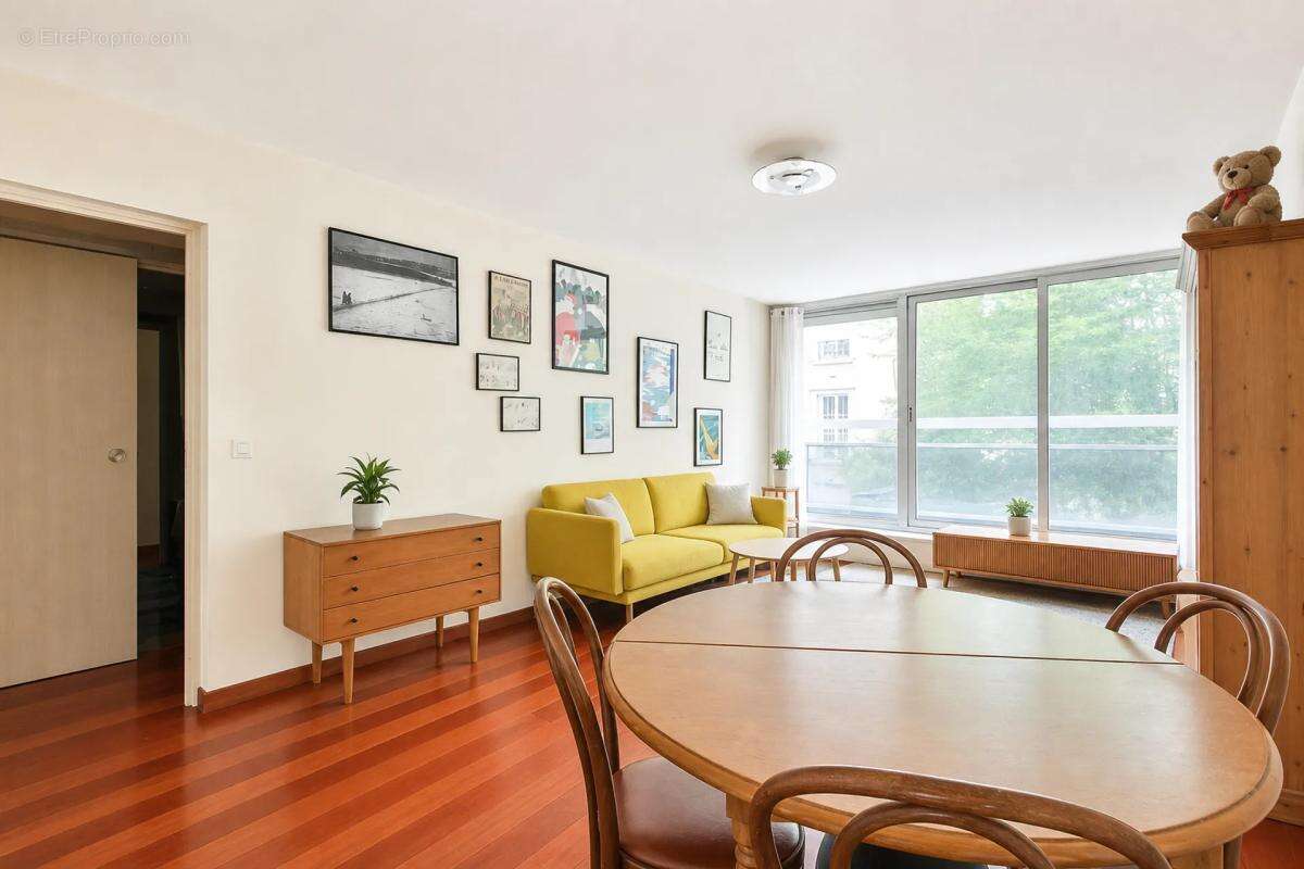 Appartement à PARIS-14E