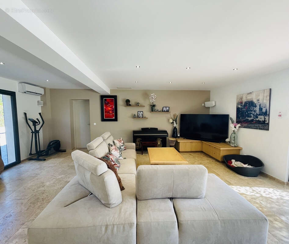 Maison à PLAN-DE-LA-TOUR