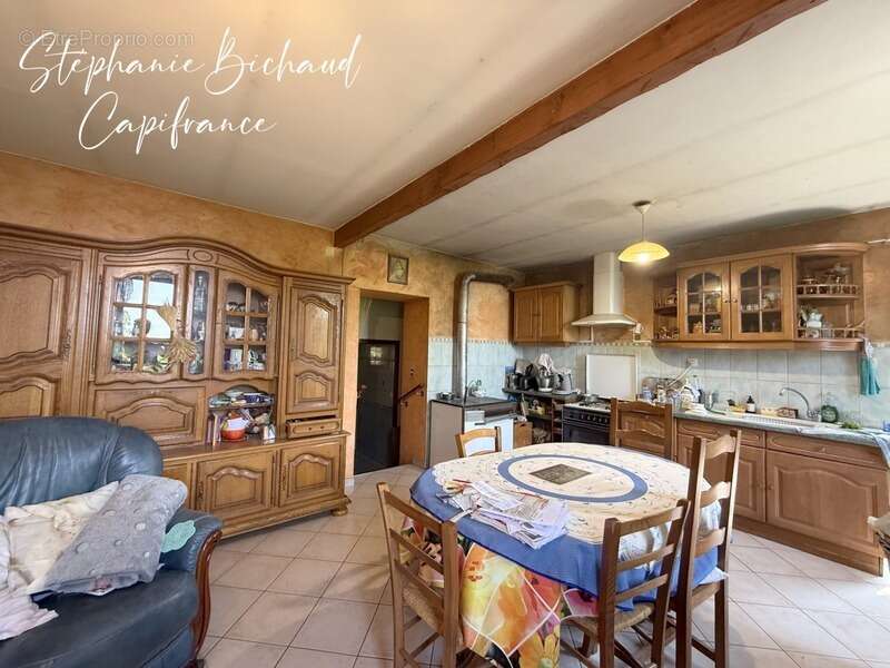 Maison à LARDIER-ET-VALENCA