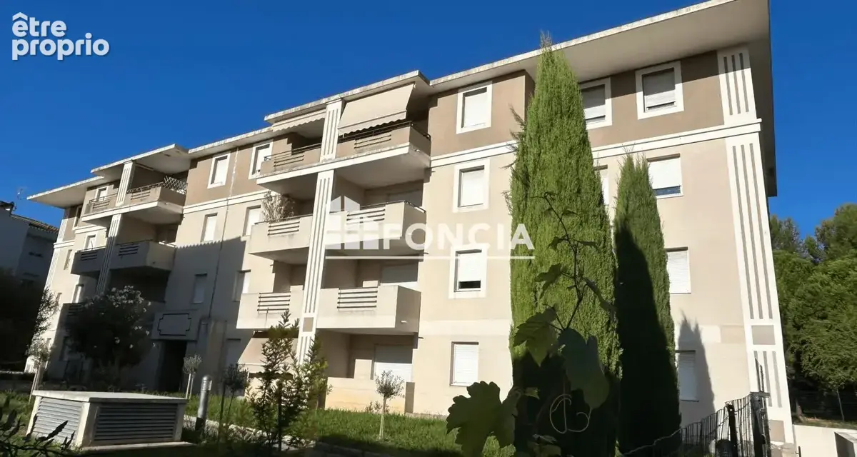 BRIGNOLES - Agréable T2 loué en résidence récente avec piscine - photo 1