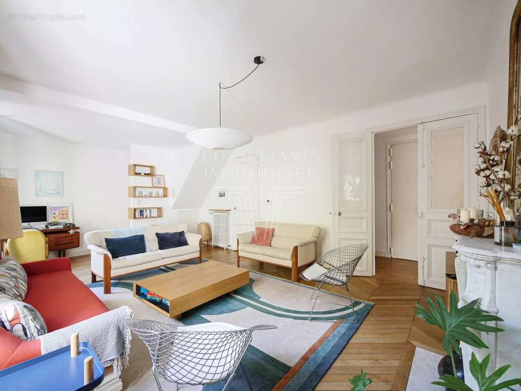 Appartement à PARIS-16E