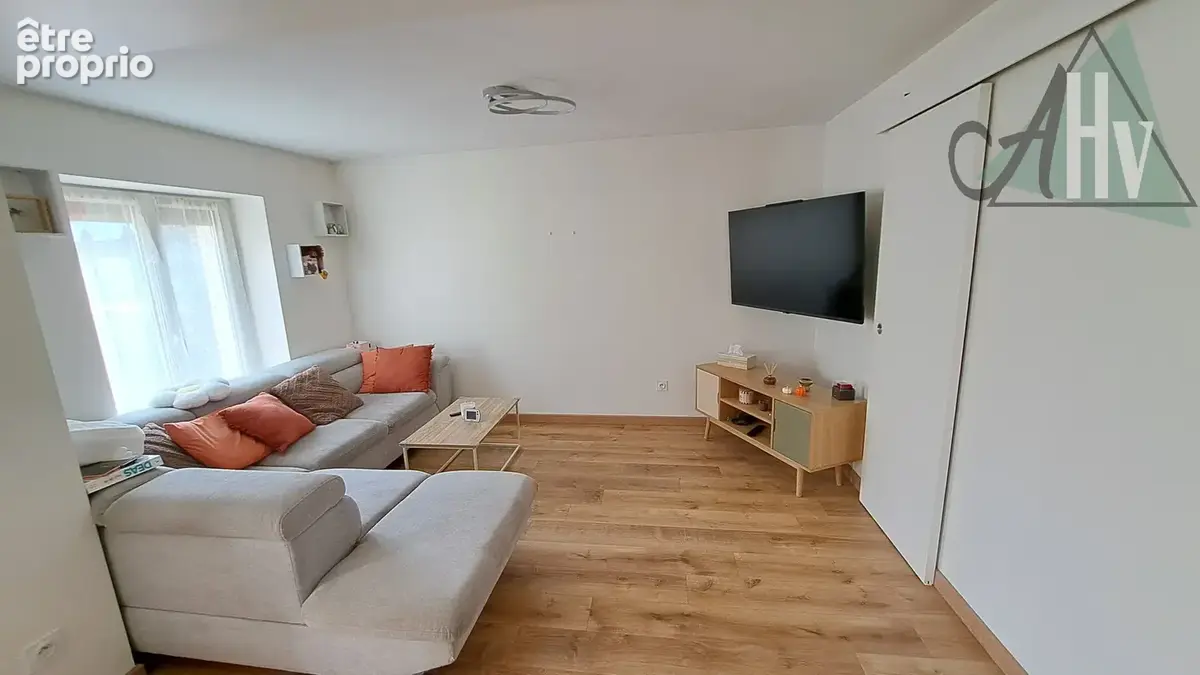 Paron (89) - Maison rénovée avec 2 chambres et bureau, dépendances et jardin - photo 2