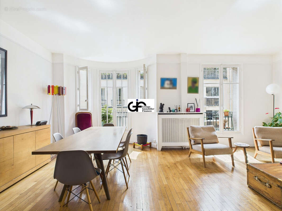 Appartement à PARIS-16E