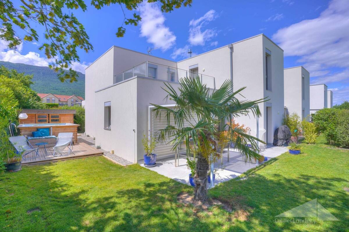 Maison à THOIRY