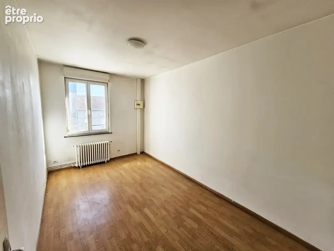 Immeuble de rapport, 5 lots : 4 logements et 1 commerce, dont 2 déjà loués, rendement 14,5% travaux compris - photo 7