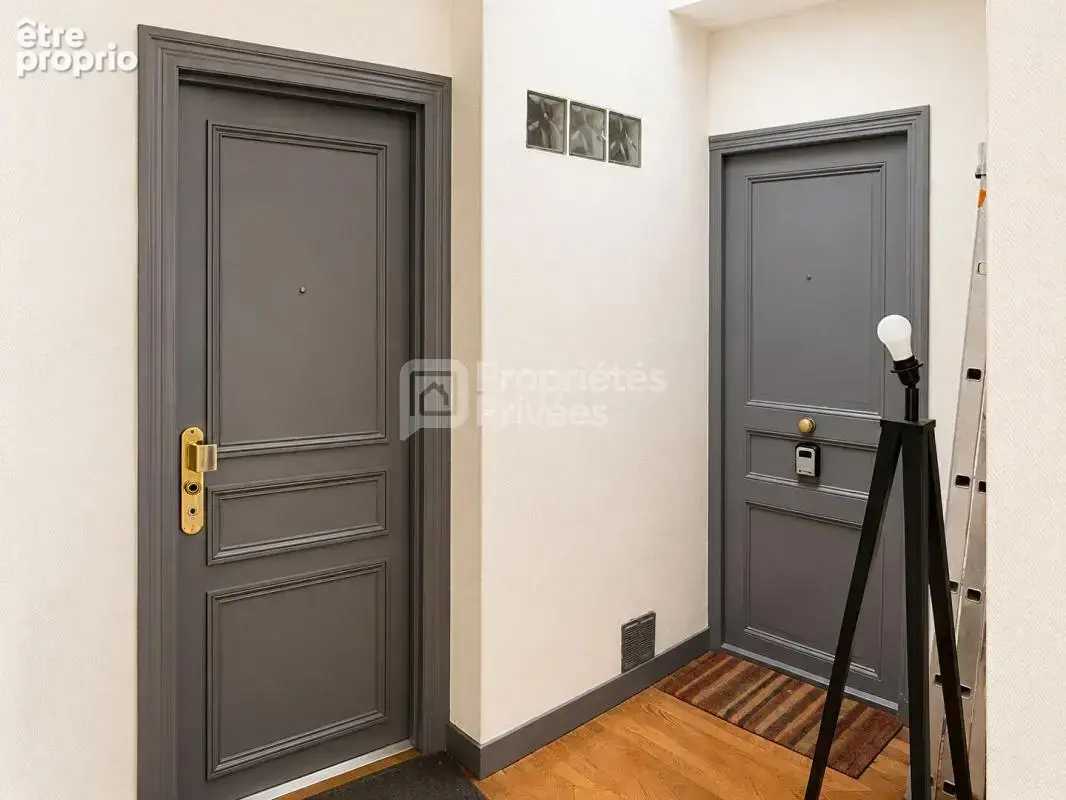 75009 PARIS - Quartier Martyrs-Lorette-Cadet- Appartement lumineux, traversant avec 6  balcons et belle vue - photo 12