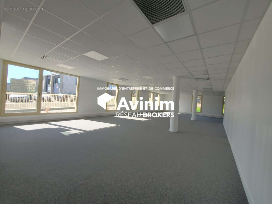 Commerce 193 m² à Argonay  - photo 2