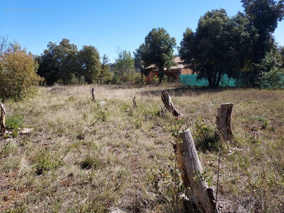 Terrain à SILLANS-LA-CASCADE