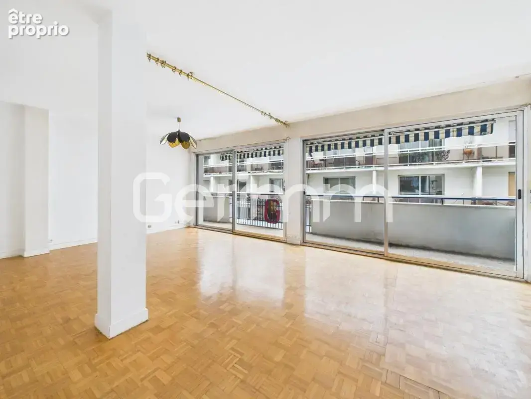Vente - Appartement - 4 pièces + cuisine - 90,19 m² - 183 000 € - photo 2