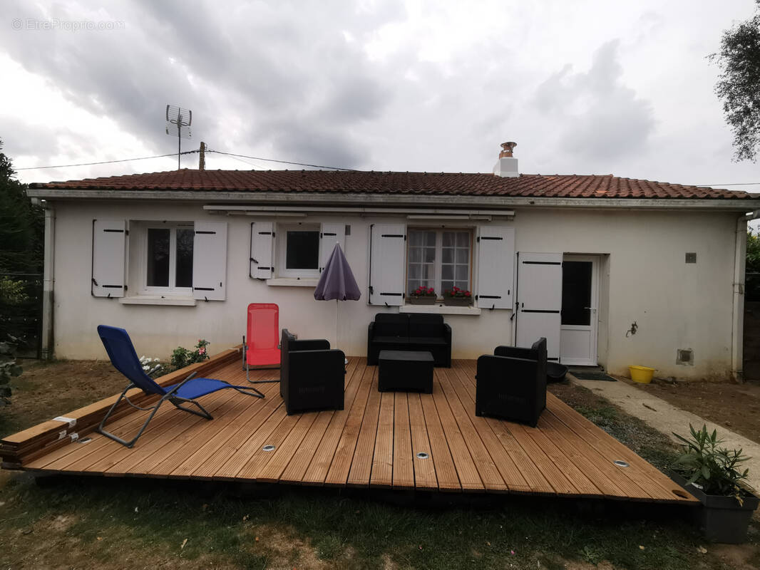 Maison à SAINT-HILAIRE-DE-CHALEONS