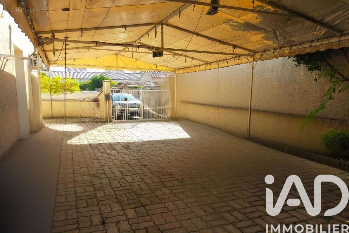 Photo 2 - Maison à SORGUES