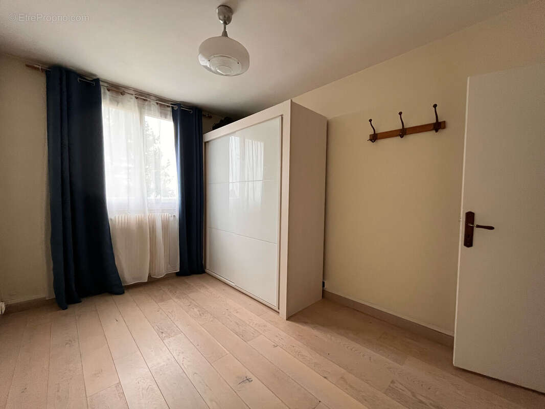 Appartement à LES CLAYES-SOUS-BOIS