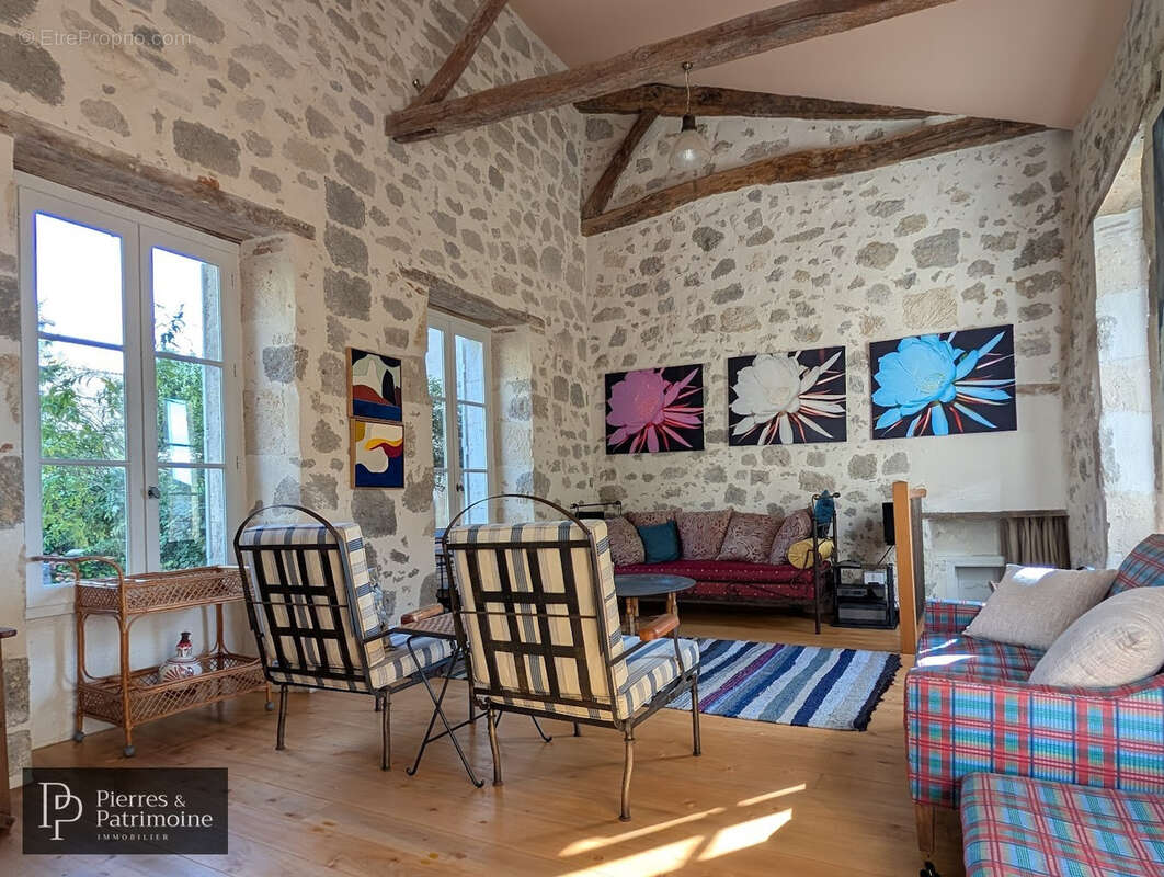 Sublime propriété au cœur de Mézin avec jardin, garage et dépendances - photo 5