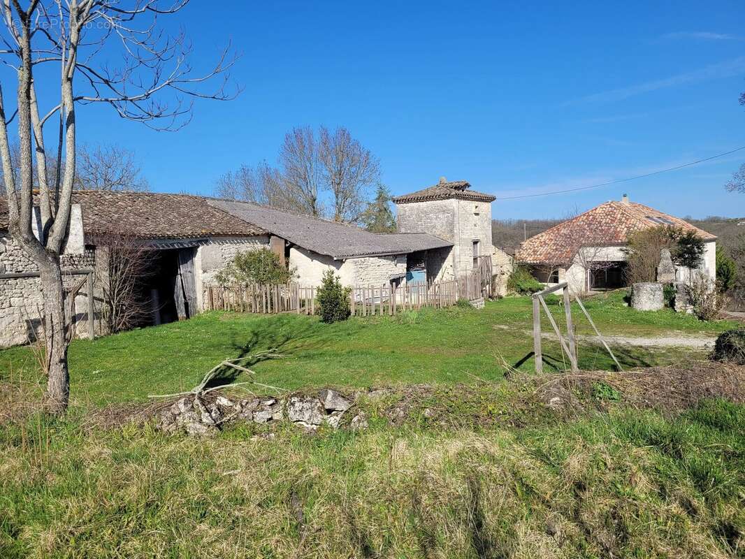 Maison à MONTAIGU-DE-QUERCY