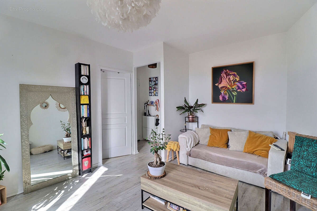 Appartement à NEAUPHLE-LE-CHATEAU