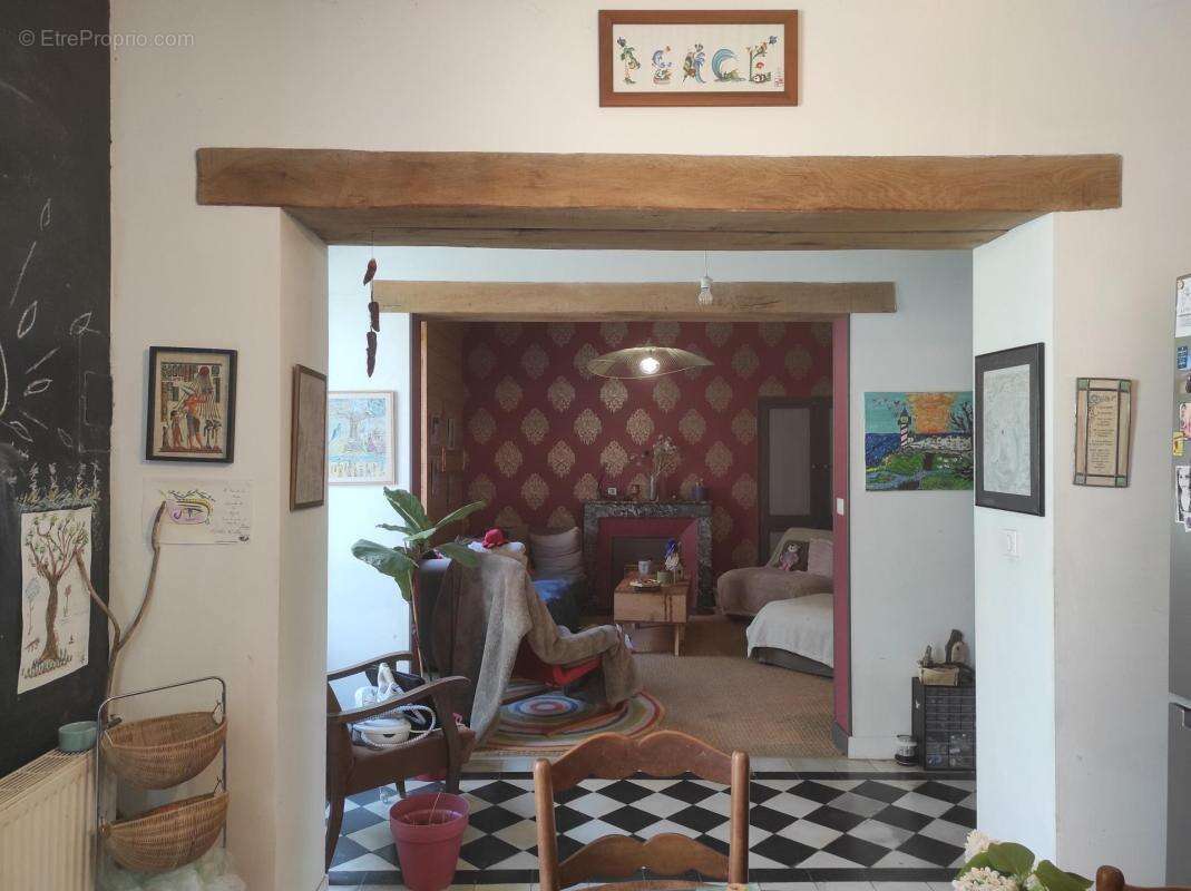 Maison à SAINT-JEAN-D'ANGELY