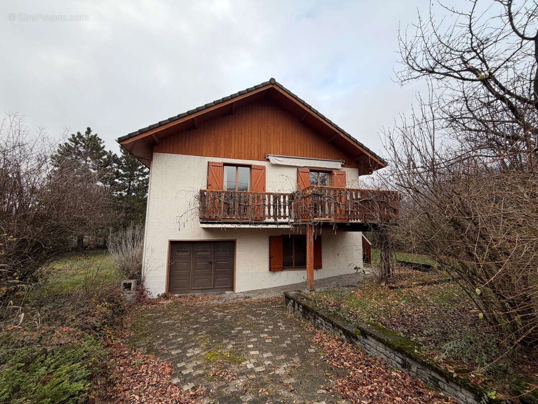 Maison à SAINT-ETIENNE-DE-CUINES