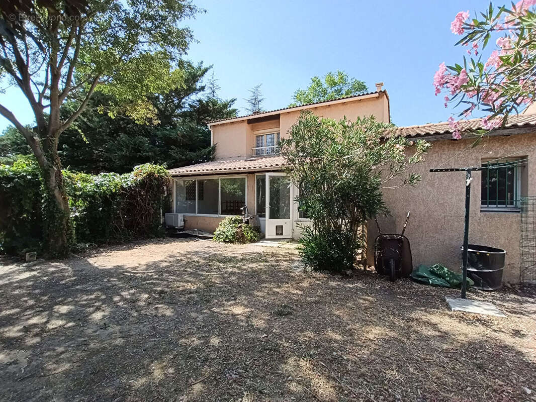 Maison à L'ISLE-SUR-LA-SORGUE