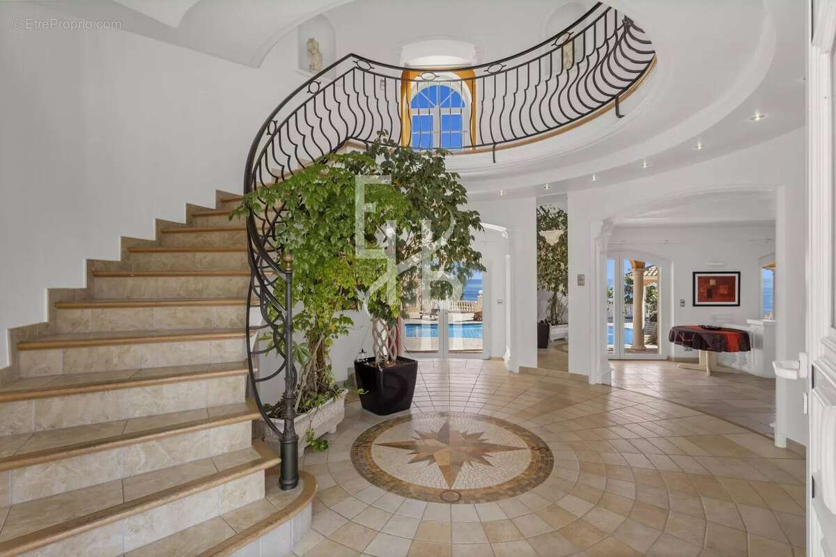 Maison à ROQUEBRUNE-SUR-ARGENS