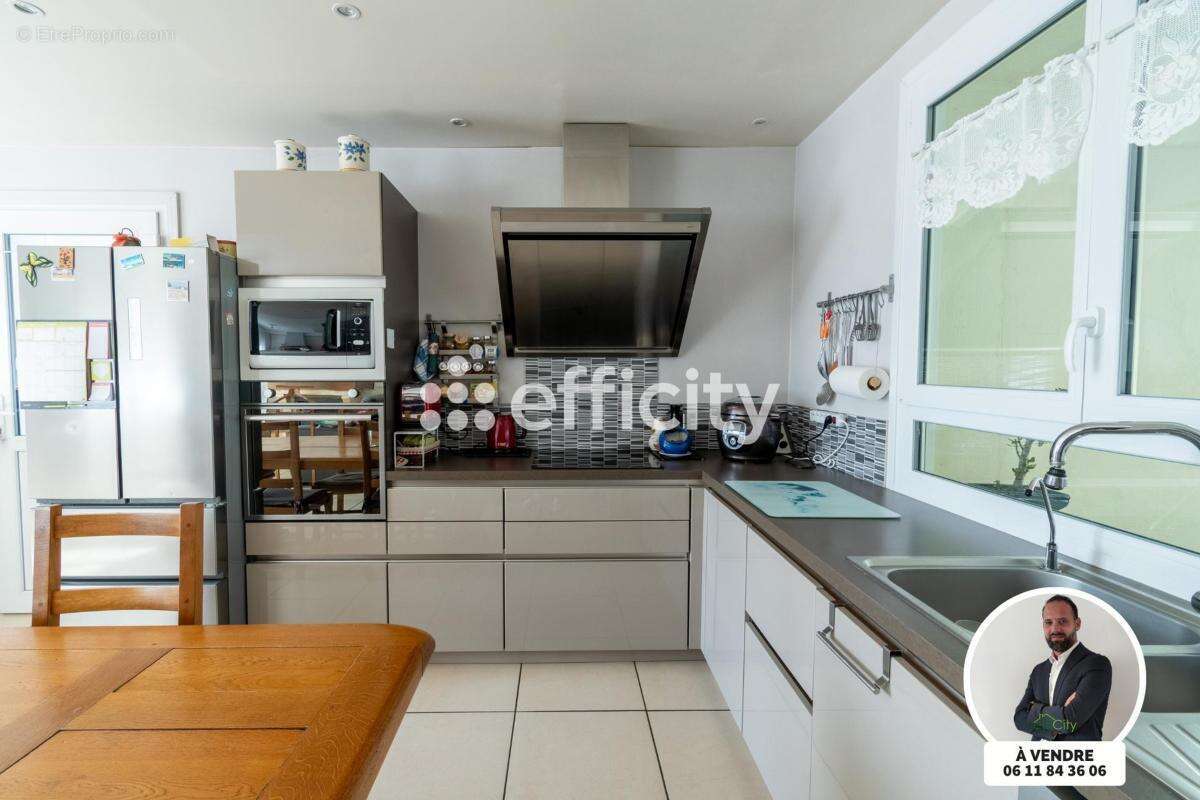 Maison 115 m² à Villeneuve-Le-Roi  - photo 6