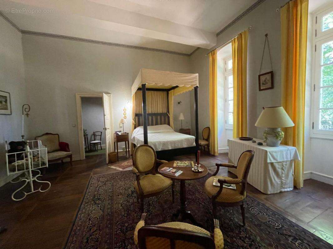 Maison à CHAMPAGNAC-DE-BELAIR