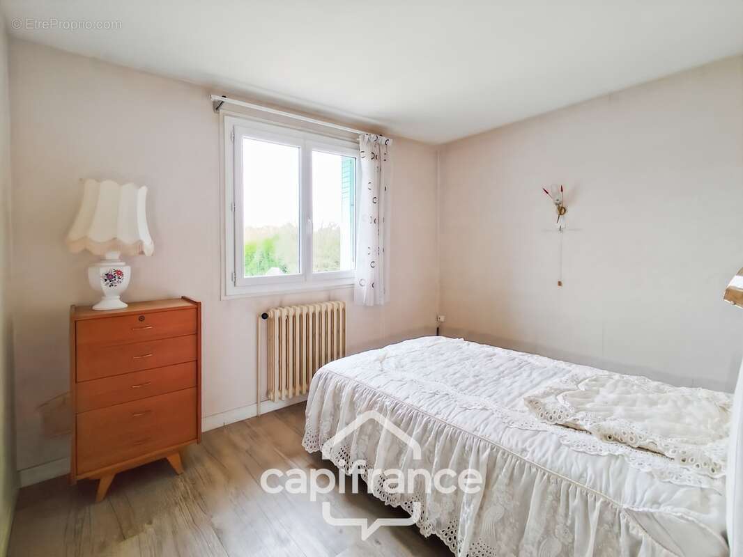 Maison à vendre 4 pièces BESSE SUR BRAYE (72)  -  terrain 2816 m²  - - photo 6