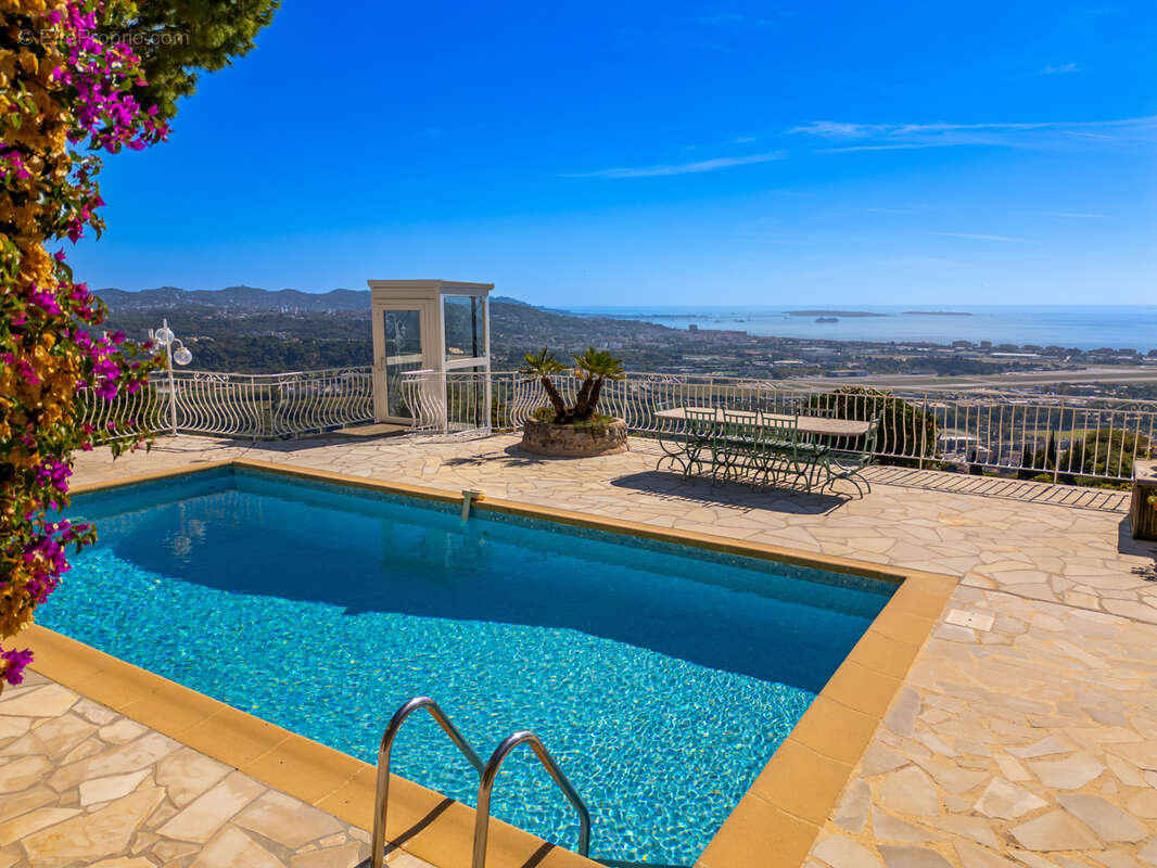 Maison à MANDELIEU-LA-NAPOULE