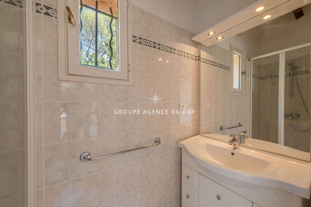 Villa avec piscine à vendre à Saint-Raphaël Valescure proche des Golfs - photo 12