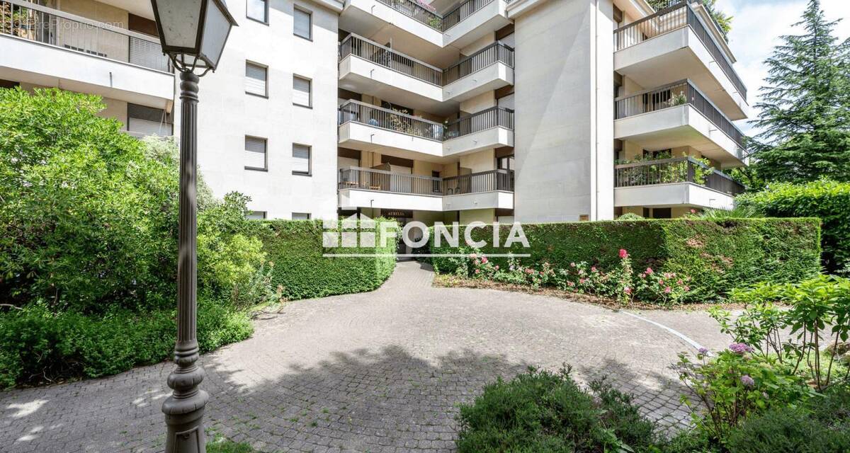 Appartement à BOURG-LA-REINE
